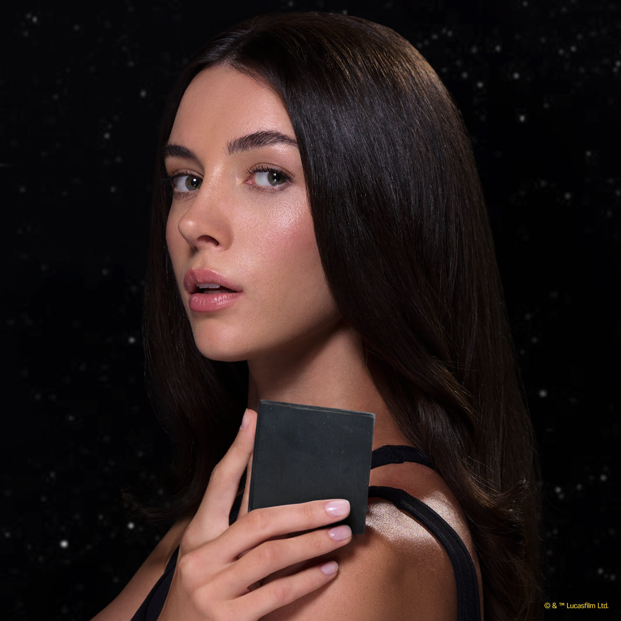 504520-StarWarsxKitsch-DetoxifyingCharcoalBodyWash-DarthDetox-Model-2-1280x1280px-2_739e8e4d-ace8-444c-acfe-c65c19943b79-1.jpg